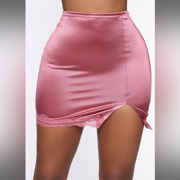 Pink satin skirt set - Picture 2 of 2